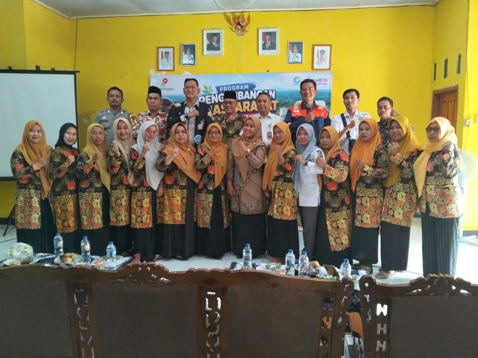 Dorong UMKM Naik Kelas, SKK Migas - MontD'Or Oil Tungkal Ltd Fasilitasi Alat dan Bimtek Membatik Kader PKK Mengupeh